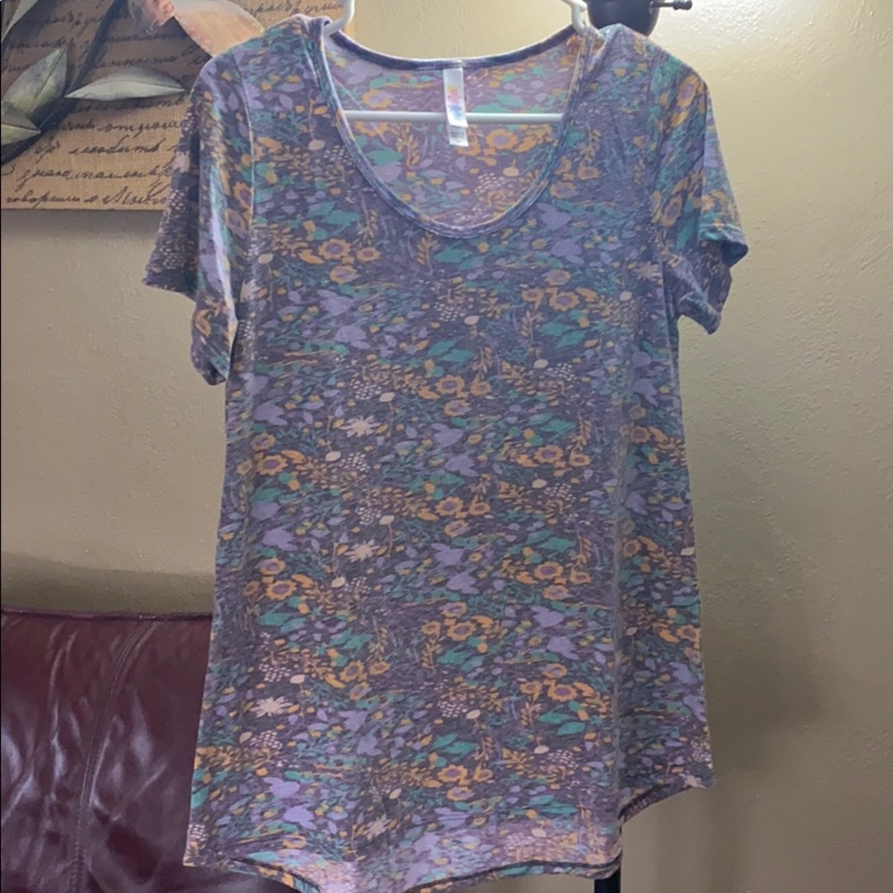 Women’s medium LuLaroe Short sleeve T-shirt